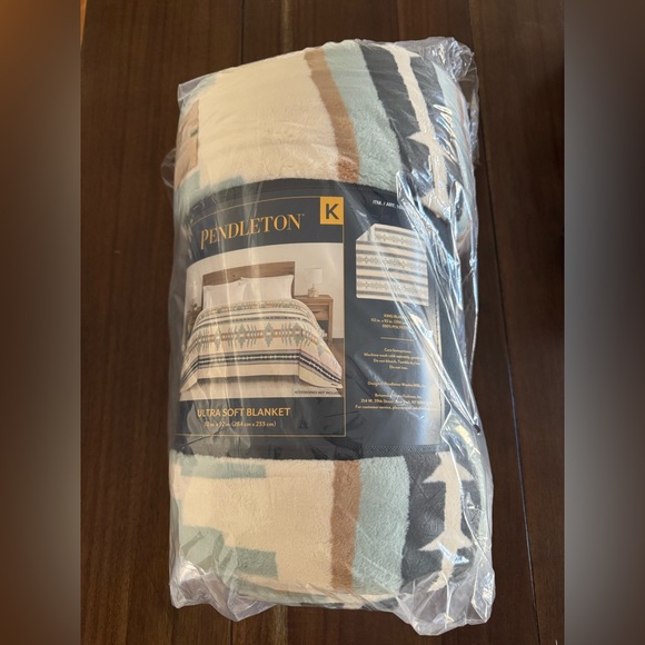 🎉LAST PIECE🎉Pendleton luxurious plush blanket - Picture 6 of 8